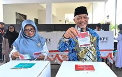 Ahmad Syaikhu Nyoblos di TPS 080 Pondok Gede, Optimistis Menang Pilgub Jabar