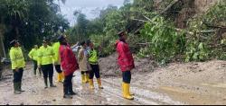 Kapolrestabes Medan Tinjau  Lokasi Longsor di Deliserdang