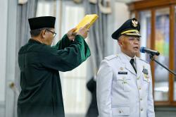 Lantik Pj Wali Kota Tasikmalaya, Pesan Bey Machmudin Entaskan Kemiskinan