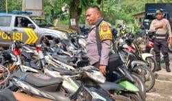 Niat Konvoi Keliling, 35 Unit Motor Tanpa Lampu dan Berknalpolt Brong Diamankan ke Polsek Lewa