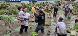 Paslon Bupati Pandeglang Nomor 2 Klaim Menang! Warga Rayakan dengan Tangkap Ikan Meriah