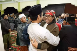 Agus-Nadia Rayakan Kemenangan Pilkada Temanggung dengan Sujud Syukur