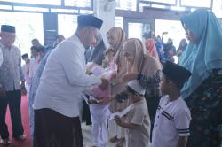 BAZNAS Gresik dan Bupati Yani Berikan Santunan dan Bantuan kepada Anak Yatim dan Kaum Dhuafa