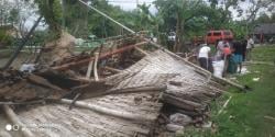 Diterjang Angin Kencang, Rumah Warga di Kanor Bojonegoro Ambruk