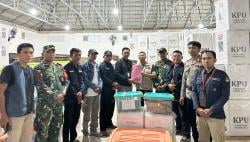 Polisi dan TNI di Banjit Kawal Distribusi Logistik Pilkada Way Kanan 2024, dari PPK ke KPU 