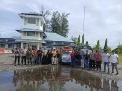 Kepolisian Bengkulu Utara Kawal Kotak Surat Suara di Pelabuhan Pulau Baai