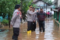 Tinjau Lokasi Banjir, Kapolres Malang Salurkan Bantuan untuk Korban