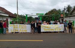 Konflik Tanah di Blok Tenjolaya, Puluhan Mahasiswa Demo di Depan Kantor DPRD Lebak