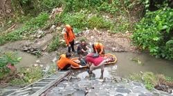 Tabrak Jembatan Pemotor Terjun ke Sungai, Evakuasi Berjalan Dramatis