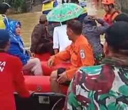 Banjir Parah di Desa Cipedang Lebak: 300 KK Terdampak, 70% Daratan Terendam Termasuk Kantor Desa