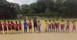 Dispora Kaltim Lanjutkan Program Pembagian Bola Sepak untuk Sekolah Sepak Bola di Wilayah Kaltim