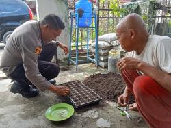 Dukung Program Pemerintah, Polsek Dumai Kota Lakukan Pembibitan