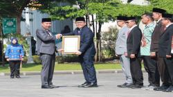 Bandung Barat Raih Penghargaan UHC Award 2024 pada Peringatan Hari Kesehatan Nasional