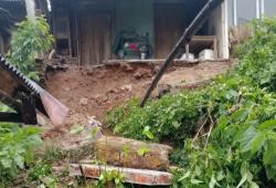 Satu Rumah Warga di Desa Lebak Peundeuy Terbawa Longsor, Berharap Uluran Tangan