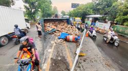 Kecelakaan Truk di Jalur Pantura Pasuruan, Lalu Lintas Tersendat Beberapa Kilometer