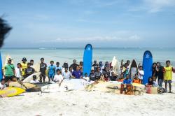 AMMAN dan Pemda Sumbawa Barat Promosikan Surfing sebagai Ekstrakurikuler Baru di Sekolah