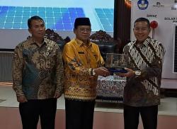 Guna Mendukung Energy Terbarukan, PT Paiton Energy Pasang PLTS Atap di Sejumlah Sekolah