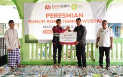 Penuhi Kebutuhan Air Bersih, Bank Jatim Sinergi Dengan IZI Untuk Program Peduli Kekeringan