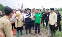 Mensos RI Syaifullah Yusuf Tinjau Lokasi Banjir Pasuruan, Pastikan Bantuan Tepat Sasaran