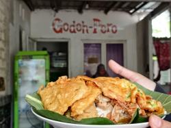 Warung Makan Godeh Pero: Nikmati Menu Masakan Tradisional Legendaris