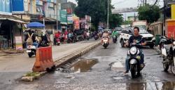 Jalan Pertigaan Pasar Malingping Lebak Berlubang, Pengguna Jalan Mengeluh