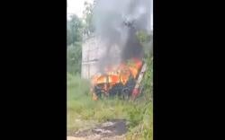 Kecelakaan Hari Ini, Mobil Terbakar di Sawah Libatkan Ibu dan Dua Anak