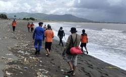 Satu Nelayan di Pantai Payangan Jember Dilaporkan Hilang Usai Perahunya Dihantam Badai