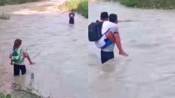 Viral Ortu Gendong Anak Sebrangi Sungai Untuk Berangkat Sekolah di Bojonegoro