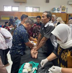 Al Azhar Syifa Budi Cibinong Kabupaten Bogor Gelar Khitanan Massal dan Layanan Kesehatan Gratis