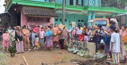 Kecewa Tak Diperbaiki, Emak Emak di Lebak Tutup Jalan TPSA yang Rusak, Truk Sampah Tertahan!