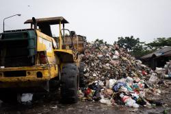 DLH Kota Bandung Tegaskan Masalah  Sampah Pasar Caringin Tanggung Pengelola