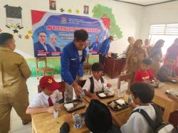 HNSI Lebak Berikan Makan Bergizi Gratis dan Santunan Anak Yatim di SDN 3 Muara Binuangeun