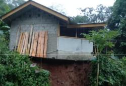 Tebing Longsor Ancam Rumah Warga di Cipaku Ciamis