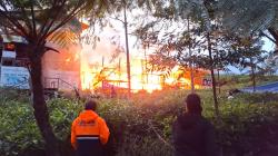 Juru Masak Ungkap Detik-Detik Api Bakar Warung Dapur Ngeunah Teuing di Ciater