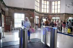 Tak Perlu Repot Tunjukkan Dokumen, Stasiun Semarang Poncol Kini Terapkan Face Recognition Boarding