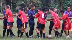 Sepakbola Sarana Silaturahmi, Polres Ciamis Gelar Pertandingan Persahabatan dengan Warga Desa Rancah