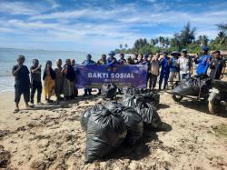 Satpolairud Polres Aceh Barat Gelar Aksi Bersih Pantai