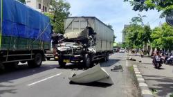 Truk Dump Sedang Parkir Ditabrak Tronton, Ternyata Sopir Tidur Sambil Mengemudi