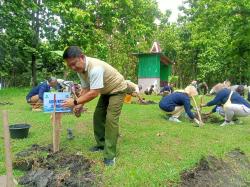 Jaga Kelestarian Sumber Air, Perhutani Gundih Bersama PERUMDAM Tanam Pohon Di Sendang Coyo