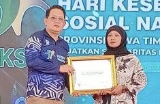 Puncak HKSN Jatim: Paguyuban Pedagang Sayur Kota Batu Terima Penghargaan