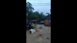 Banjir Bandang Terjang 3 Kecamatan di Maros, 1 Rumah Warga Hanyut Terbawa Arus