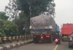 Natal dan Tahun Baru, Kendaraan Angkutan Barang Dilarang Masuk Tol dan Arteri Jombang