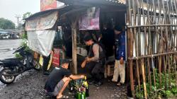 Polisi Gerebek Warung Kelontong di Kota Tasikmalaya, Temukan Bunker Rahasia Penyimpanan Miras