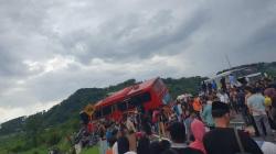 Breaking News, Sebuah Bus Kecelakaan di Tol Purwodadi