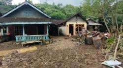 Banjir Bandang, Rusak Puluhan Rumah, Penghuni Mengungsi