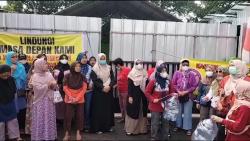 Puluhan Emak-Emak Depok Demo Tolak Pengoperasian Insinerator, Sebut Bahayakan Kesehatan Warga