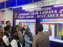 Kemenkes Tinjau Pos Terpadu Mudik Nataru 2025 di Rest Area KM 57