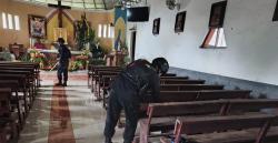 Unit Jibom dan Polres Bima Sterilisasi 2 Gereja di Donggo Jelang Puncak Natal