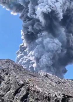 Menegangkan !! Begini Cerita Pendaki Saat Berlari Menyelamatkan Diri Dari  Erupsi Gunung Raung