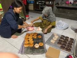 Dosen UWP Surabaya Dampingi Marina Bakery Tingkatkan Bisnis, Dari Tradisional Menuju Digitalisasi